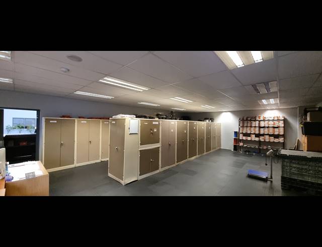 1,145M² WAREHOUSE TO LET IN GLEN MARAIS